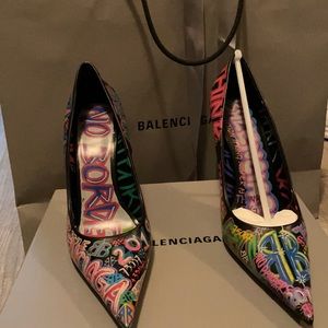Balenciaga graffitti printed leather pumps